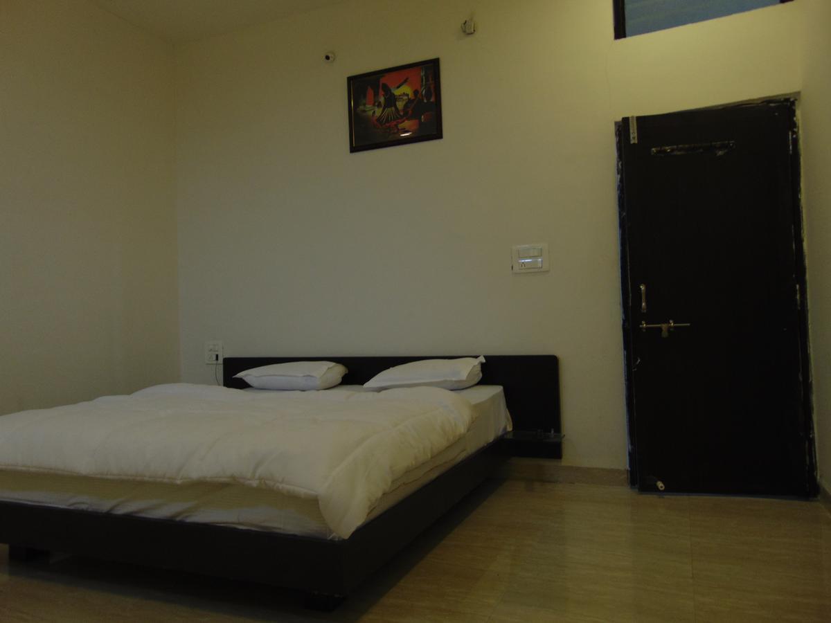 Hotel Kalajanki 乌贾因 外观 照片